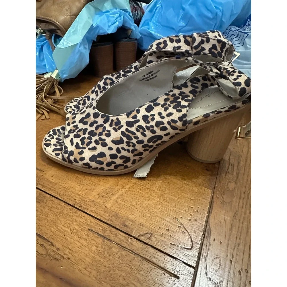 c comfort est 1946 leopard print sandals‎ 11